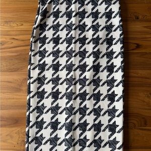 H&M Black and White Houndstooth Pencil Skirt